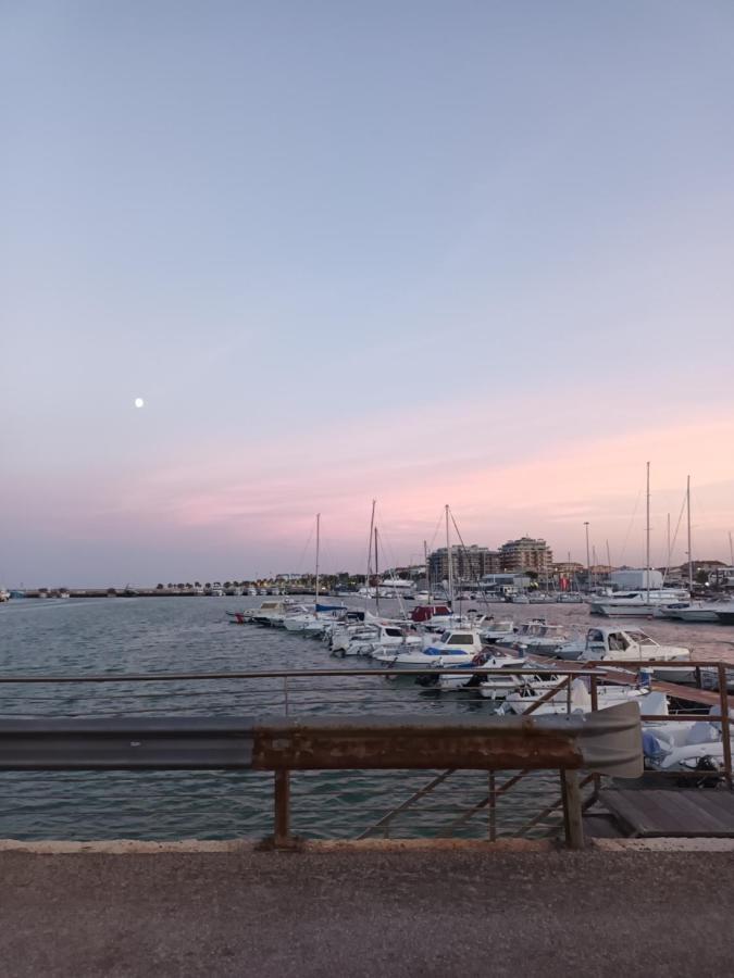 Bouganville A Apartament B&B Civitanova Marche Exterior photo